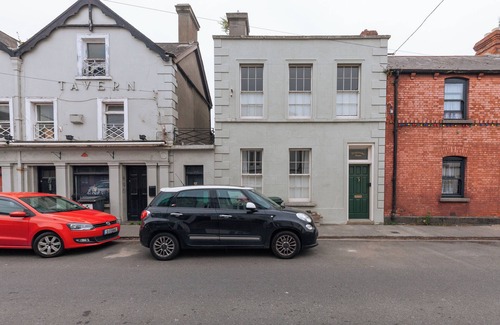 Ringsend Apartment | Chic & Characteristic 2BD House - Irishtown