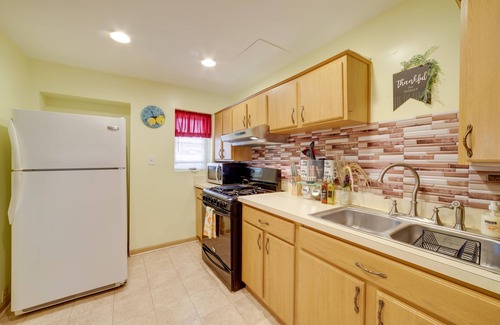 Woodlawn House | Chic Chicago Abode: Steps from Magnificent Mile!