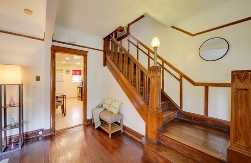 Woodlawn House | Chic Chicago Abode: Steps from Magnificent Mile!