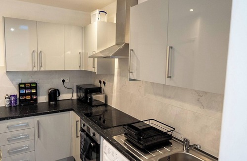 Wallington Apartment | Chic City Apartment in Wallington