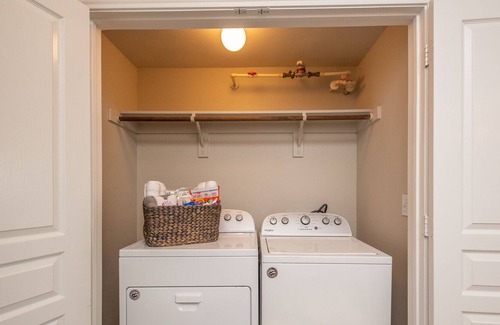 Houston Apartment | Chic City Apartment: Gym, Pool, Patio, BBQ, & More