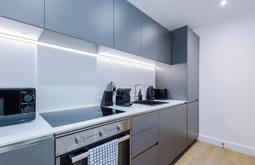 Leeds Apartment | Chic City Centre Terrace 2 Bedrooms *NEW* with Parking