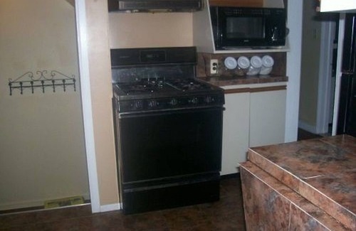 Detroit House | Chic City Charm Meets Comfort – Loaded with Amenities, A Great Family Getaway