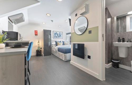 Nottingham City Centre Apartment | Chic City Loft - Central - Contractors - 1 Bed