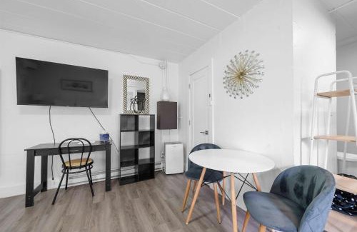 Near East Columbus Apartment | Chic City Retreat 87