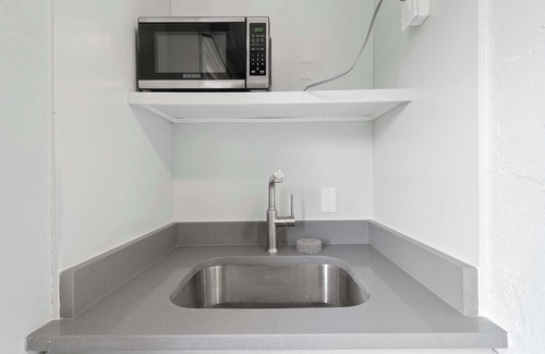 Near East Columbus Apartment | Chic City Retreat 93D