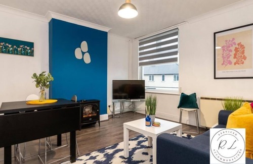 Wigston Apartment | Chic City Stay for 3 + Complimentary Parkingn