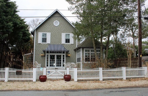 The Pines House | Chic Classic Five Bedroom Cottage
