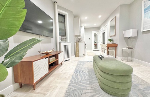 Chelsea Apartment | Chic Clean Renovated 1-bedroom Home with fast WiFi, laundry room in NYC