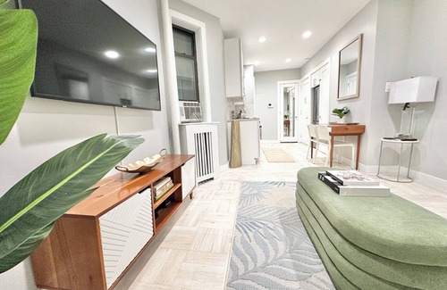 Chelsea Apartment | Chic Clean Renovated 1-bedroom Home with fast WiFi, laundry room in NYC