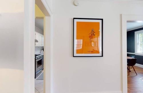 Montgomery House | Chic Cloverdale Park:Walk to El Rey, Capri & Park!