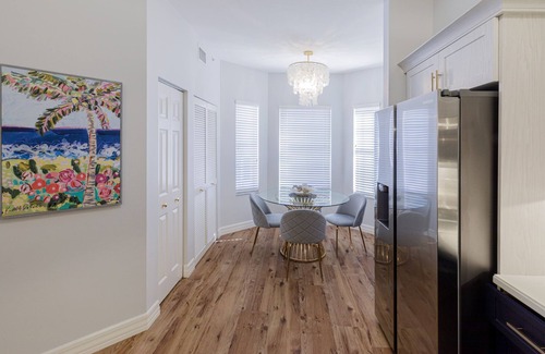 Redevelopment Area Condo | Chic Coastal Condo - Steps to the Best of Naples