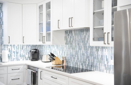 Savannah Condo | Chic Coastal Contemporary Condo Situated on Secluded Powder Sand Spotts Beach