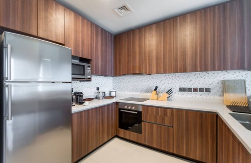 Dubai Media City Apartment | Chic Coastal Escape w/Open Sea Vws on Palm Entry