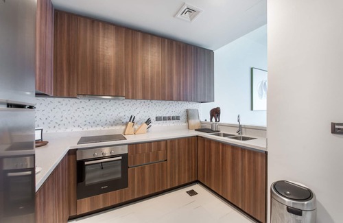 Dubai Media City Apartment | Chic Coastal Escape w/Open Sea Vws on Palm Entry