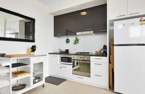 Coburg Apartment | Chic Coburg Haven Modern 1 Bed Apartment