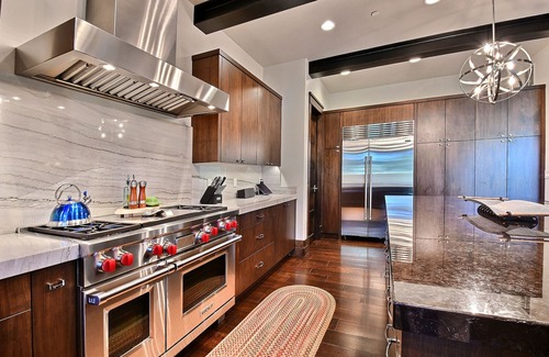 Park City House | Chic Colony Ski-in/Ski Out Villa. Direct Access to Adventures at Park City Resort, Hot Tub & Gym
