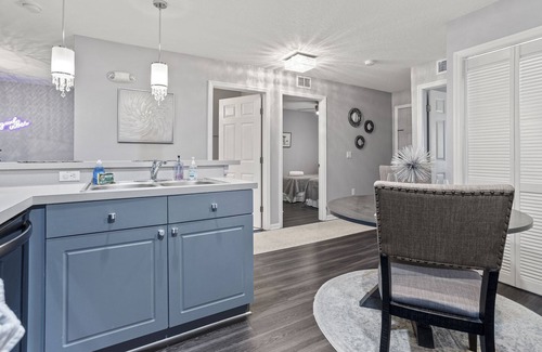 Lindfields Condo | Chic & Comfortable ☺ Pool+Spa+Grill+Games!