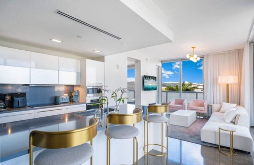 City Center Apartment | Chic Condo | Oceanview | Pool & Beach Access | Gym