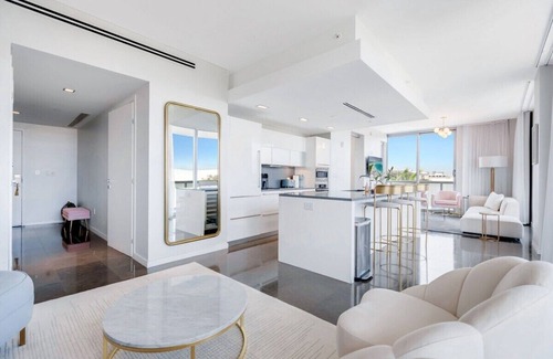 City Center Apartment | Chic Condo | Oceanview | Pool & Beach Access | Gym