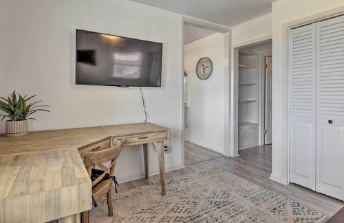 Ingleside Condo | Chic Condo w/ Screened Patio ~ 13 Mi to Beach