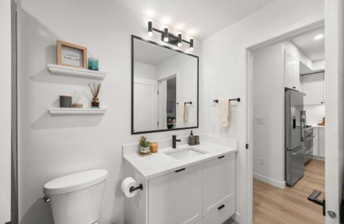 Surrey Apartment | Chic Condo with Stylish Amenities in White Rock