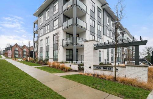 Surrey Apartment | Chic Condo with Stylish Amenities in White Rock