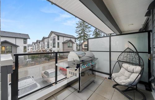 Surrey Apartment | Chic Condo with Stylish Amenities in White Rock