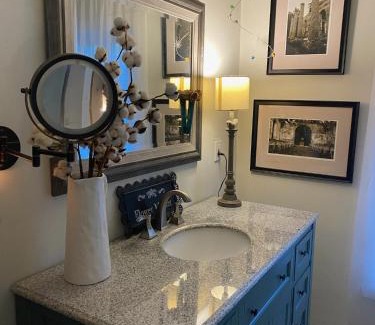 Highlands Hills House | Chic Cottage 1.7 miles to Downtown Highlands