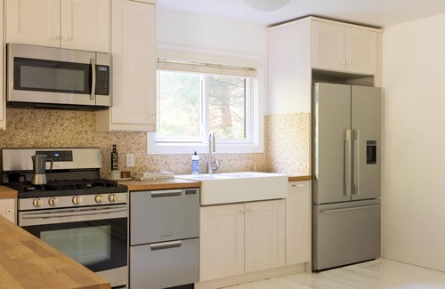 Northwest Harbor House | Chic cottage on lush, secluded acre 5 minute walk to the beach.