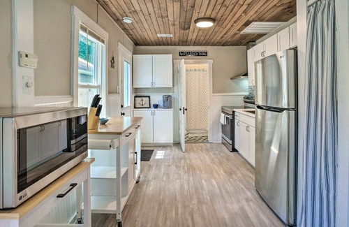 Colonial Beach Cottage | Chic Cottage w/Private Yard: Steps to Beach!