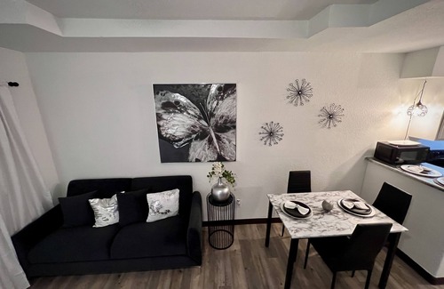 Eagle Pass Apartment | Chic & Cozy 2 bedroom/1 bathroom - RATED BEST