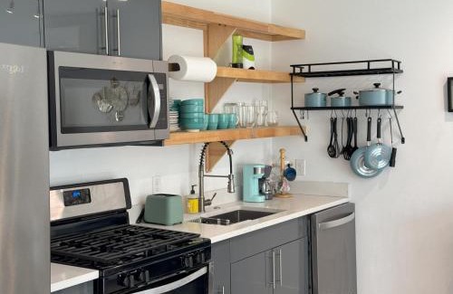 Blackshear-Prospect Hill House | Chic, Cozy & Comfort Modern Room