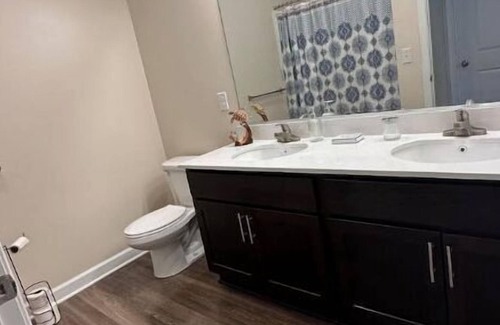 Northwest Condo | Chic Cozy Condo-Mins from the airport, hospitals, shopping, beach, and more...