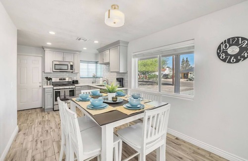 Coronado House | Chic Cozy Hideaway - Urban Phoenix Gem