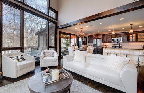Fontana House | Chic cozy home located in the heart of Fontana on Lake Geneva!