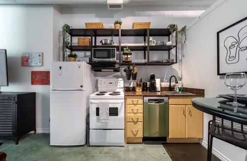 Downtown Edmonton Apartment | Chic & Cozy Loft | Rogers Place | LRT | Jasper Ave