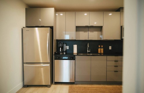North End Bed & Breakfast | Chic Cozy Retreat - 2BR - Stunning North End Views