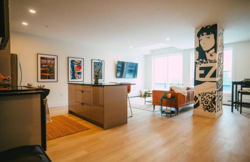 North End Apartment | Chic Cozy Retreat - 2BR - Stunning North End Views