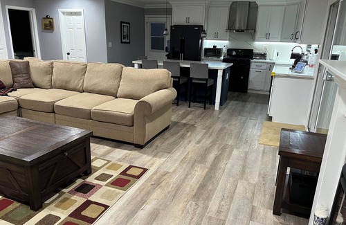 Garden Grove House | CHIC & COZY Stay near WESTGROVE- PARK-Walk to nature & Fun.
