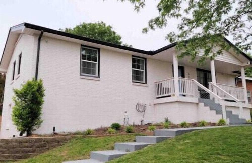Charlotte Park Apartment | Chic cozy studio 15mi BNA, 7mi Broadway, 6mi Vanderbilt, 5mi Bicentennial Park