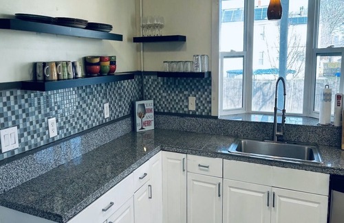 Watervliet House | Chic Cozy Suburban Sanctuary 5bdrm 2 bath Entire House!