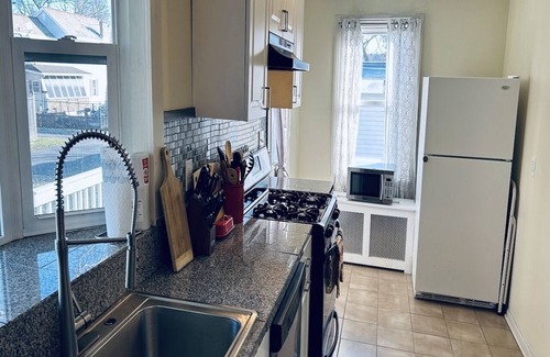 Watervliet House | Chic Cozy Suburban Sanctuary 5bdrm 2 bath Entire House!