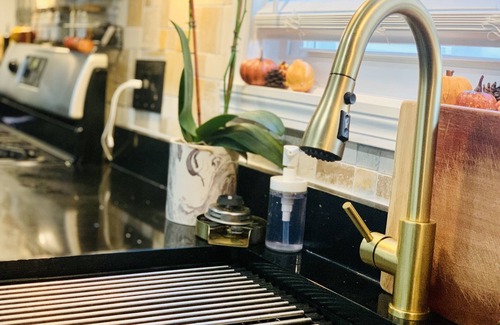 Revere Apartment | Chic/Cozy2BR-nearAirport & Beach