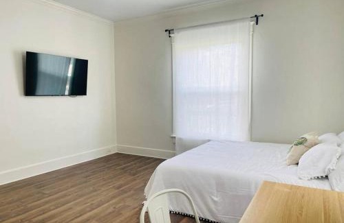 Crosstown Villa | Chic Crosstown Bungalow with large fenced backyard