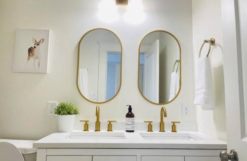 Crosstown Villa | Chic Crosstown Bungalow with large fenced backyard