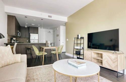 Downtown Los Angeles Apartment | Chic Downtown 1BR w/Pool & Gym, near Staples Center, by Blueground
