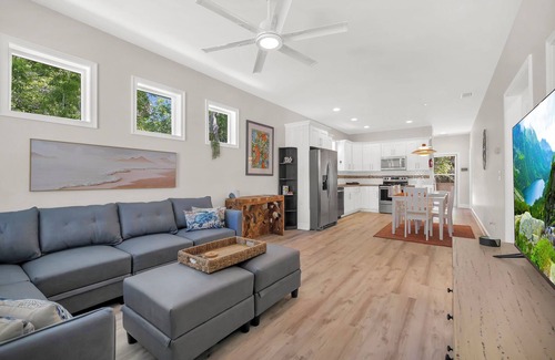 Lincolnville House | Chic Downtown Cottage-Walkable-Near Restaurants & Shopping-Parking and Privacy