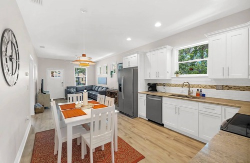 Lincolnville House | Chic Downtown Cottage-Walkable-Near Restaurants & Shopping-Parking and Privacy