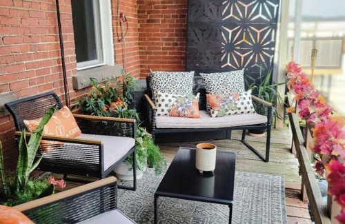 Millersburg Apartment | Chic Downtown Getaway - Fireplace & Soaking Tub - by Cross-Key Vacation Rentals